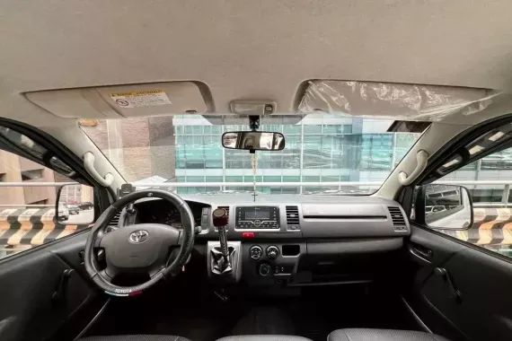 Toyota Hiace Commuter 2023 photo 5