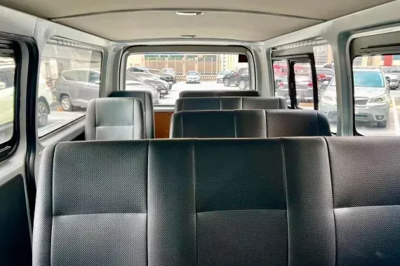 Toyota Hiace Commuter 2023 photo 4