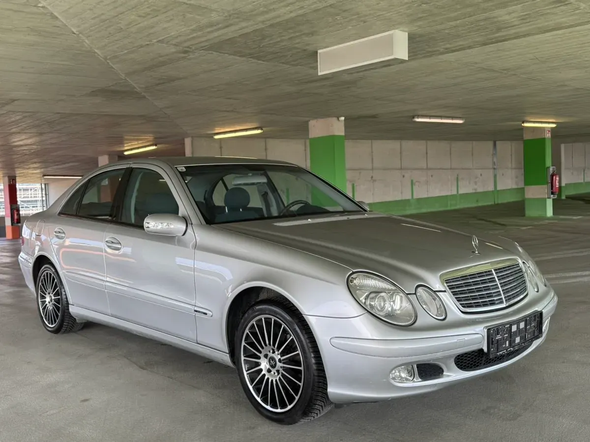 Mercedes-Benz E-Class 2004 photo 2