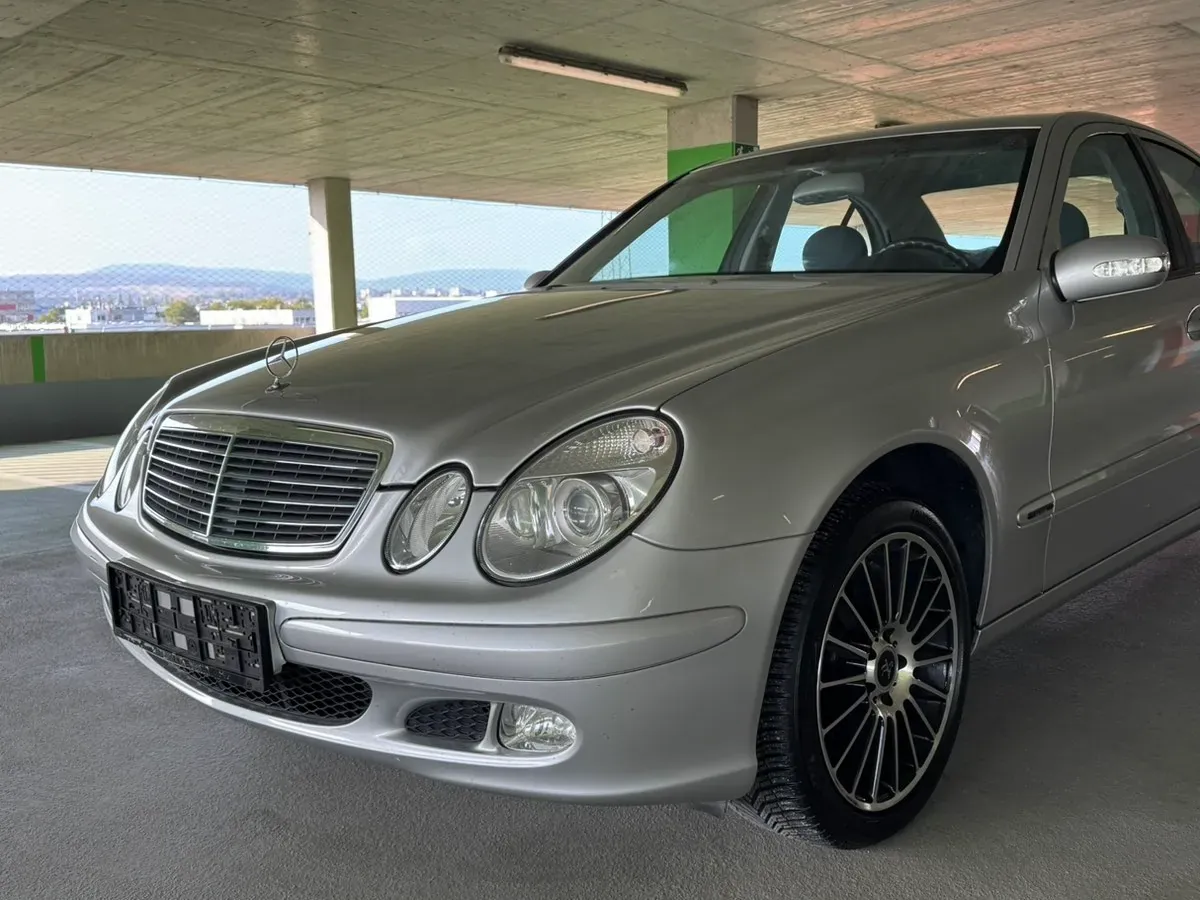 Mercedes-Benz E-Class 2004 photo 3