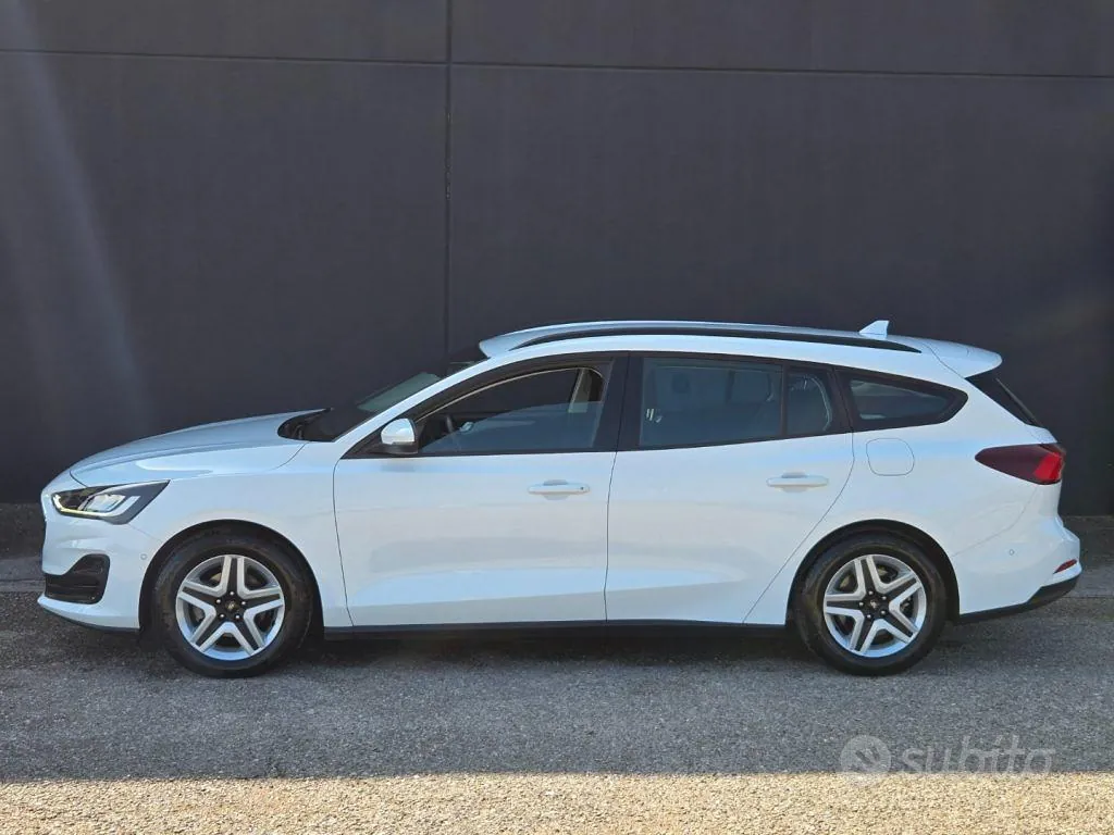 Ford Focus 2022 photo 2