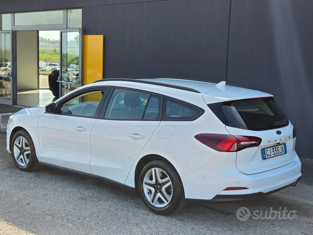 Ford Focus 2022 photo 3