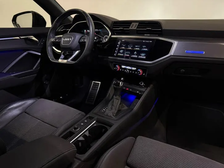 Audi Q3 2022 photo 2