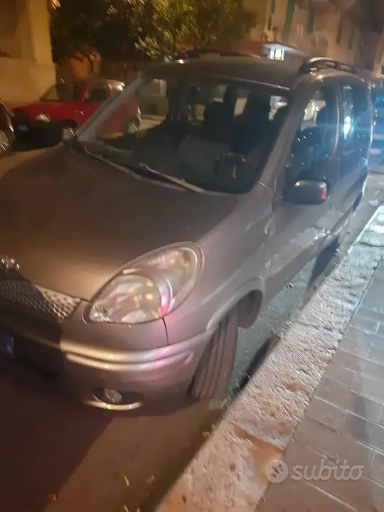 Toyota Yaris 2003 photo 2