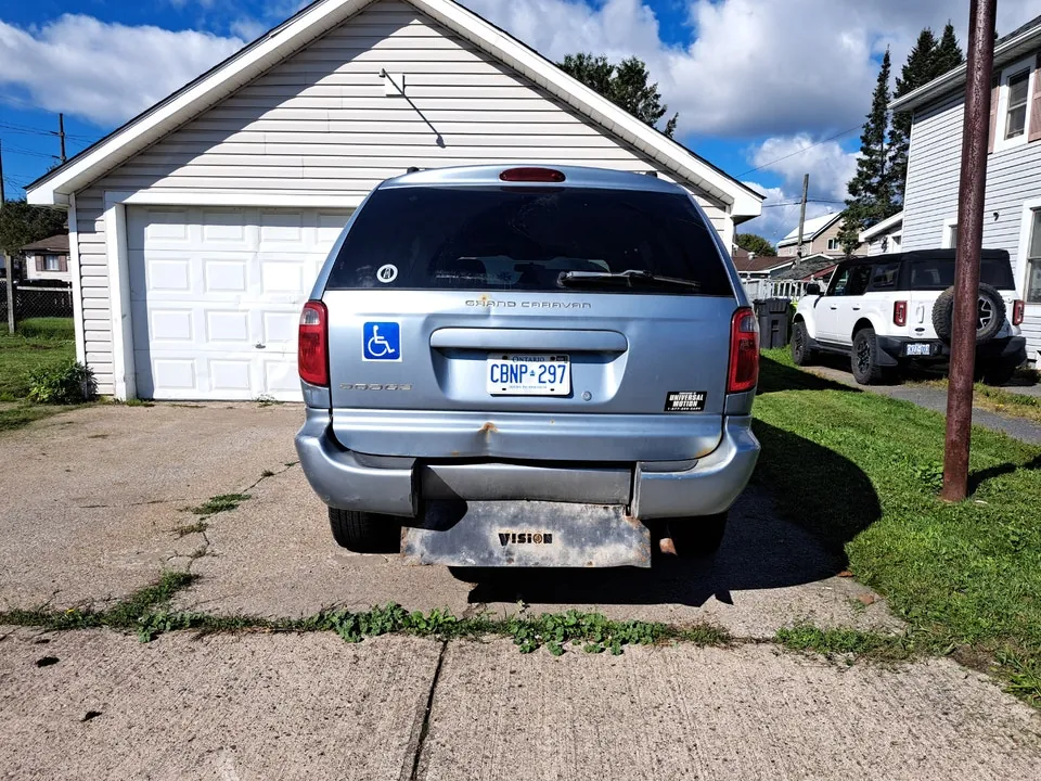 Dodge Grand Caravan 2005 photo 3