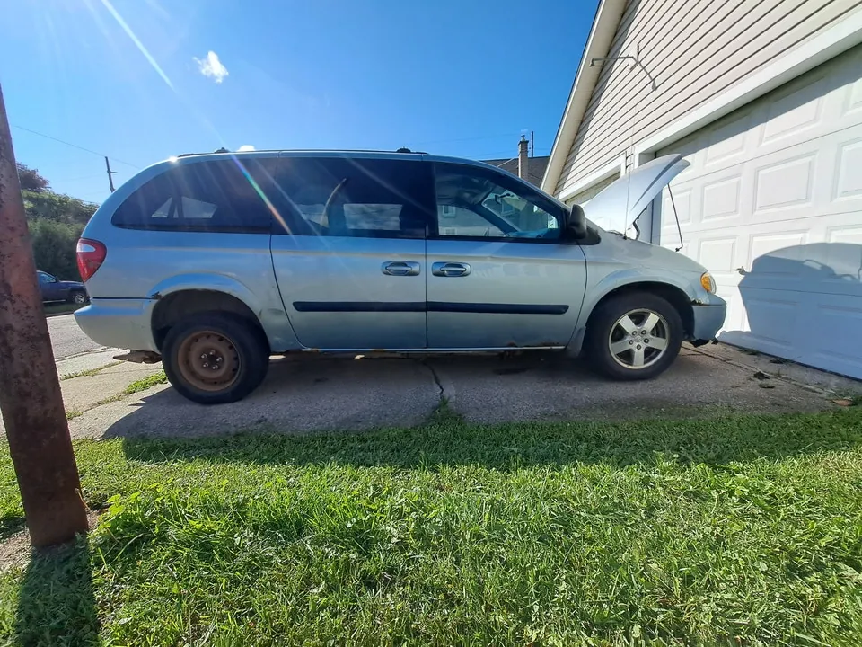 Dodge Grand Caravan 2005 photo 2