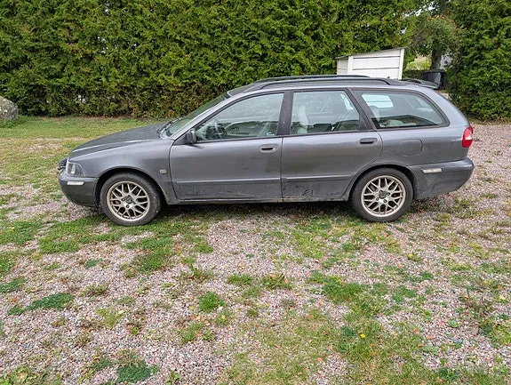 Volvo V40 2004 photo 2