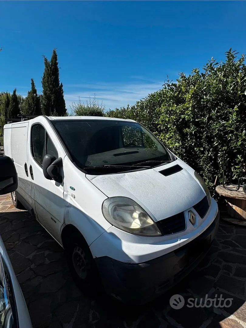 Renault Trafic 2009 photo 2
