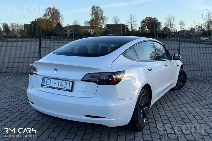 Tesla Model 3 2023 photo 4