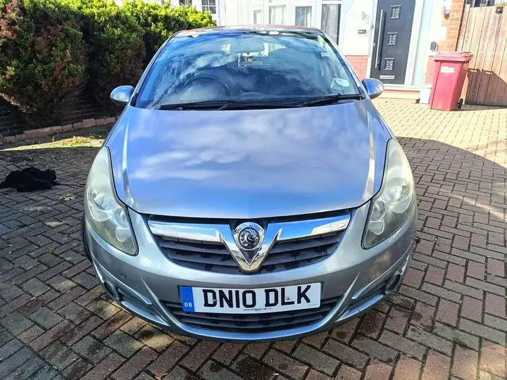 Vauxhall Corsa 2010 photo 2