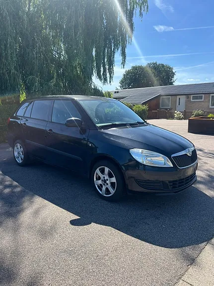 Skoda Fabia 2010 photo 3