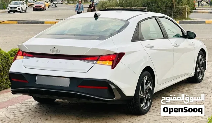 Hyundai Elantra 2025 photo 4