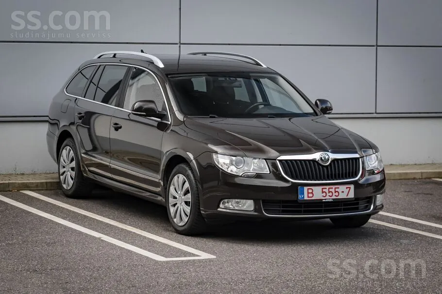 Skoda Superb 2012 photo 3