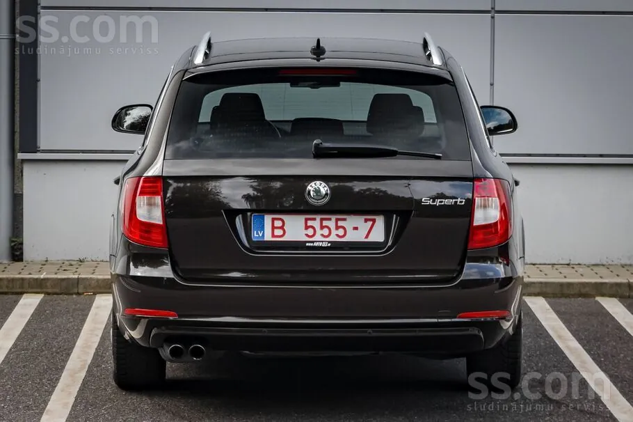 Skoda Superb 2012 photo 5