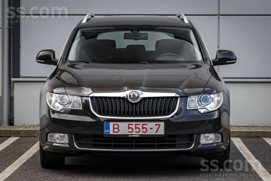 Skoda Superb 2012 photo 2