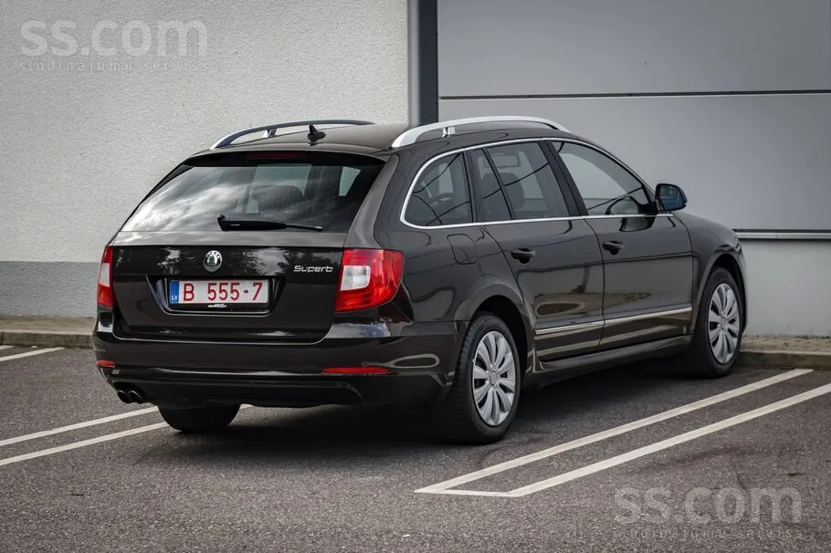 Skoda Superb 2012 photo 4