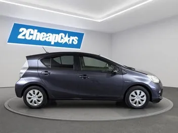 Toyota Aqua 2013 photo 5