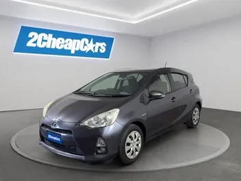Toyota Aqua 2013 photo 2