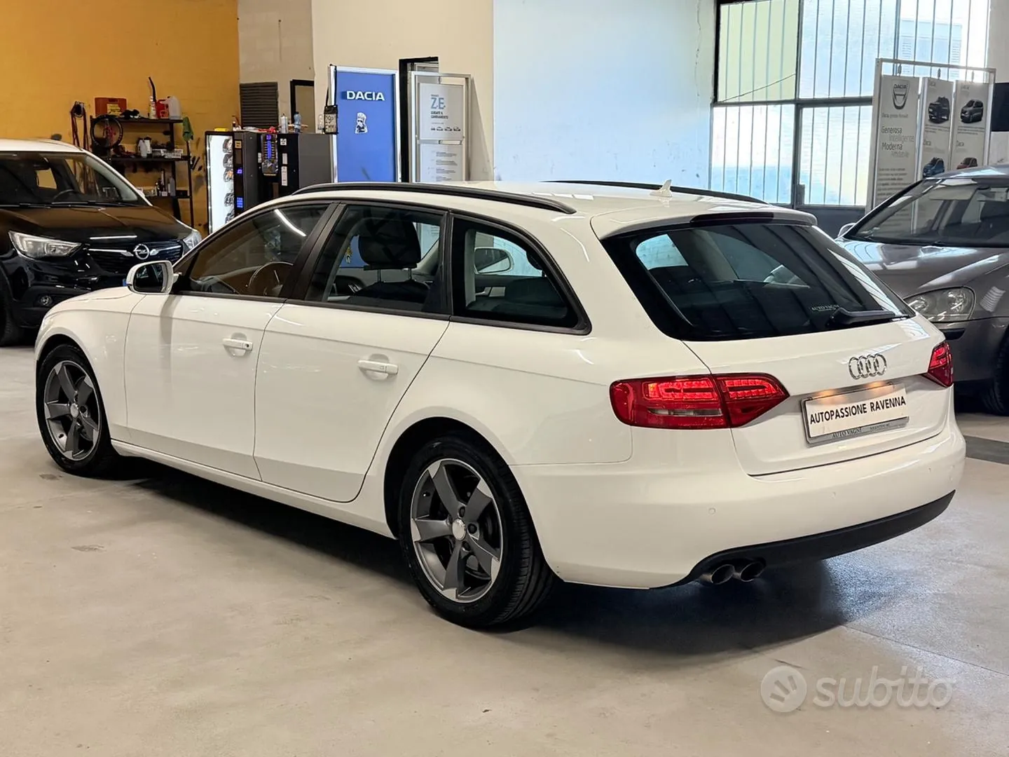 Audi A4 Avant 2012 photo 4