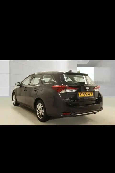 Toyota Auris 2015 photo 3