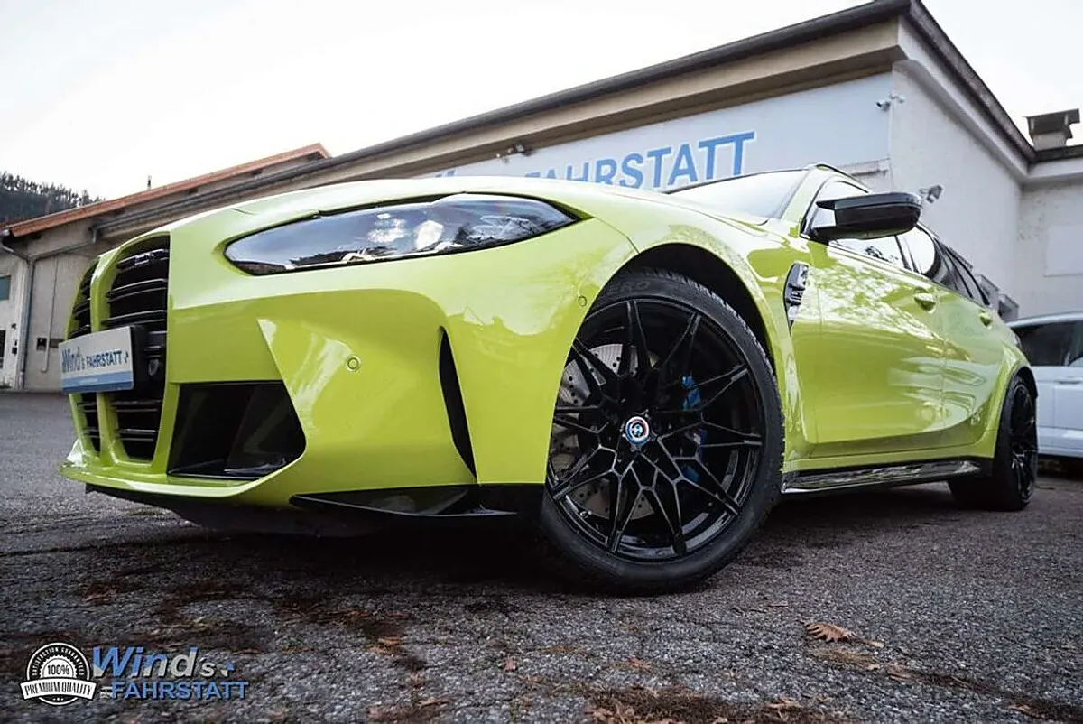 BMW 3 Series 2023 photo 3