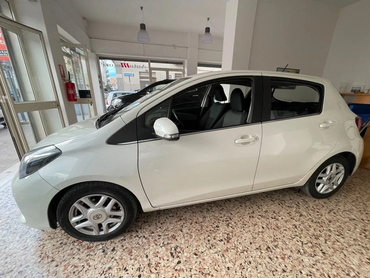 Toyota Yaris 2015 photo 3