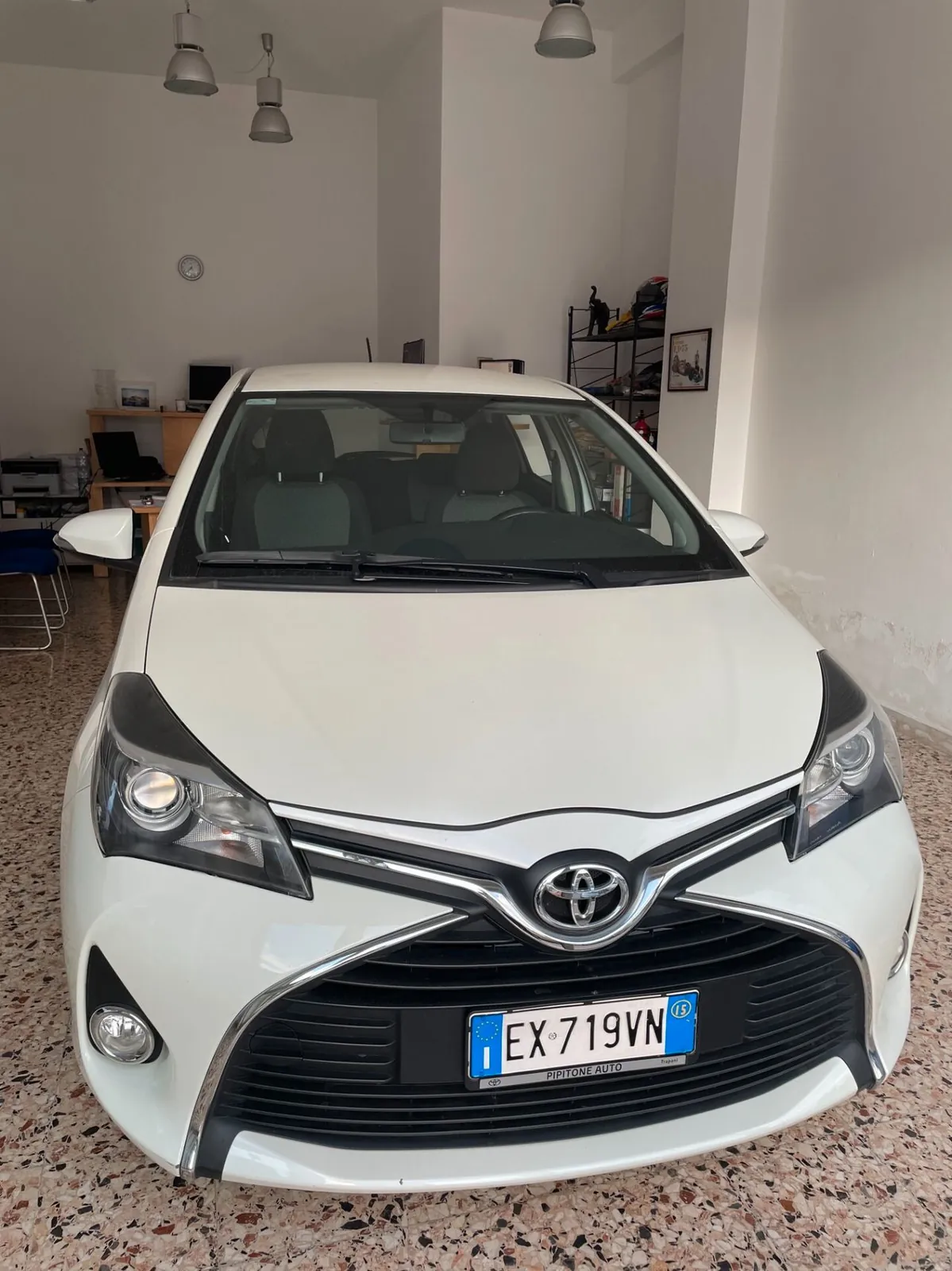 Toyota Yaris 2015 photo 2
