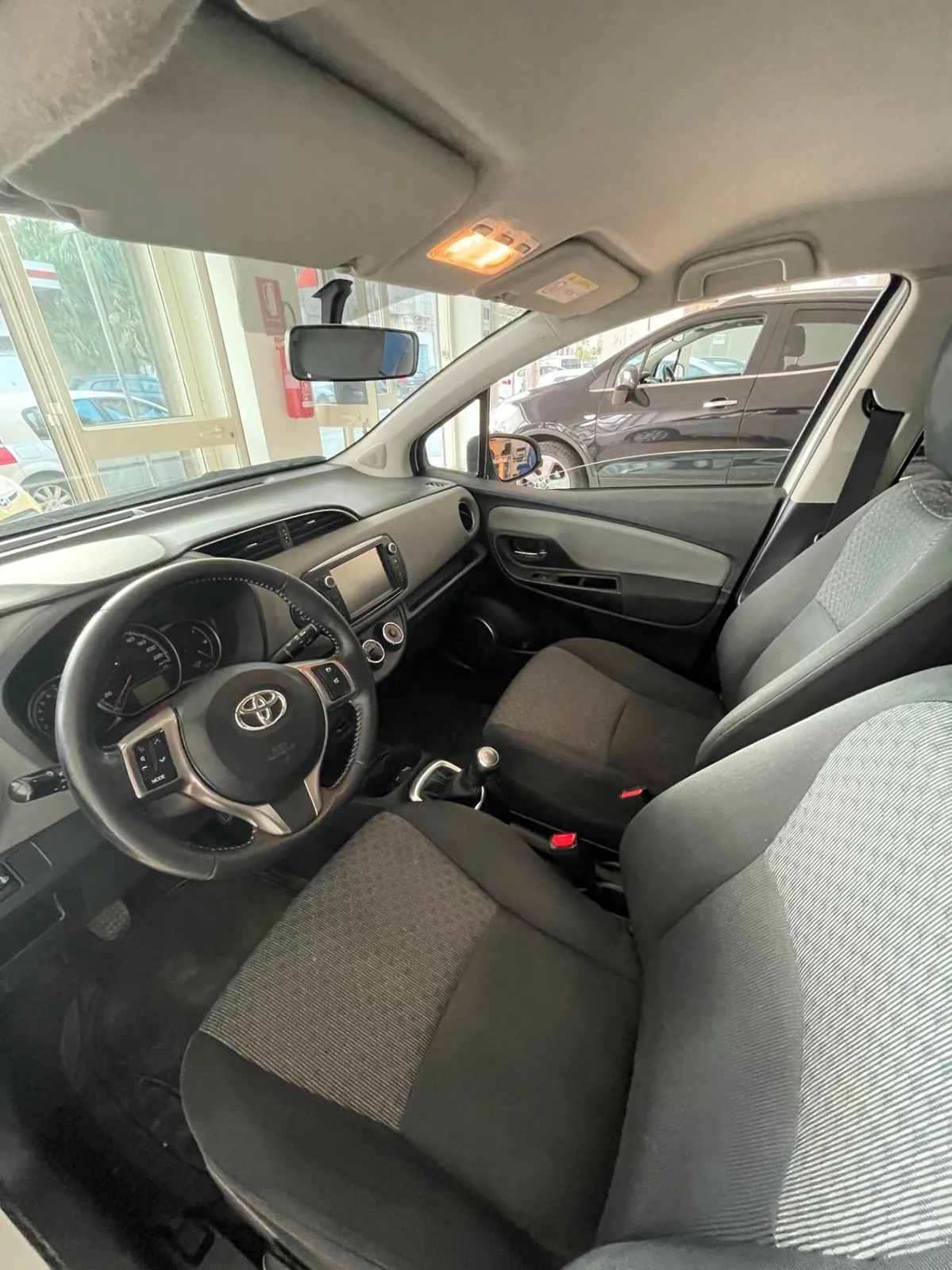 Toyota Yaris 2015 photo 5