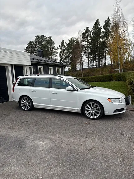 Volvo V70 2013 photo 2