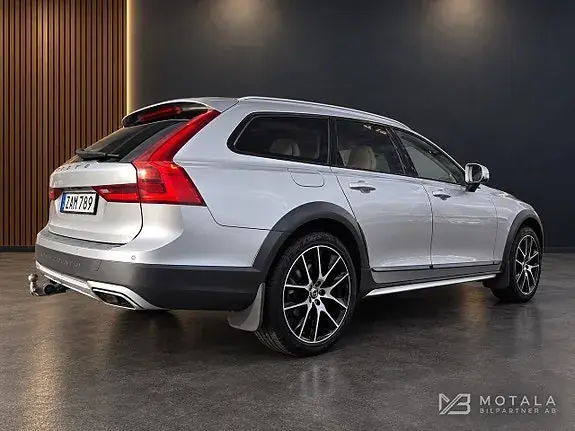 Volvo V90 Cross Country 2018 photo 2