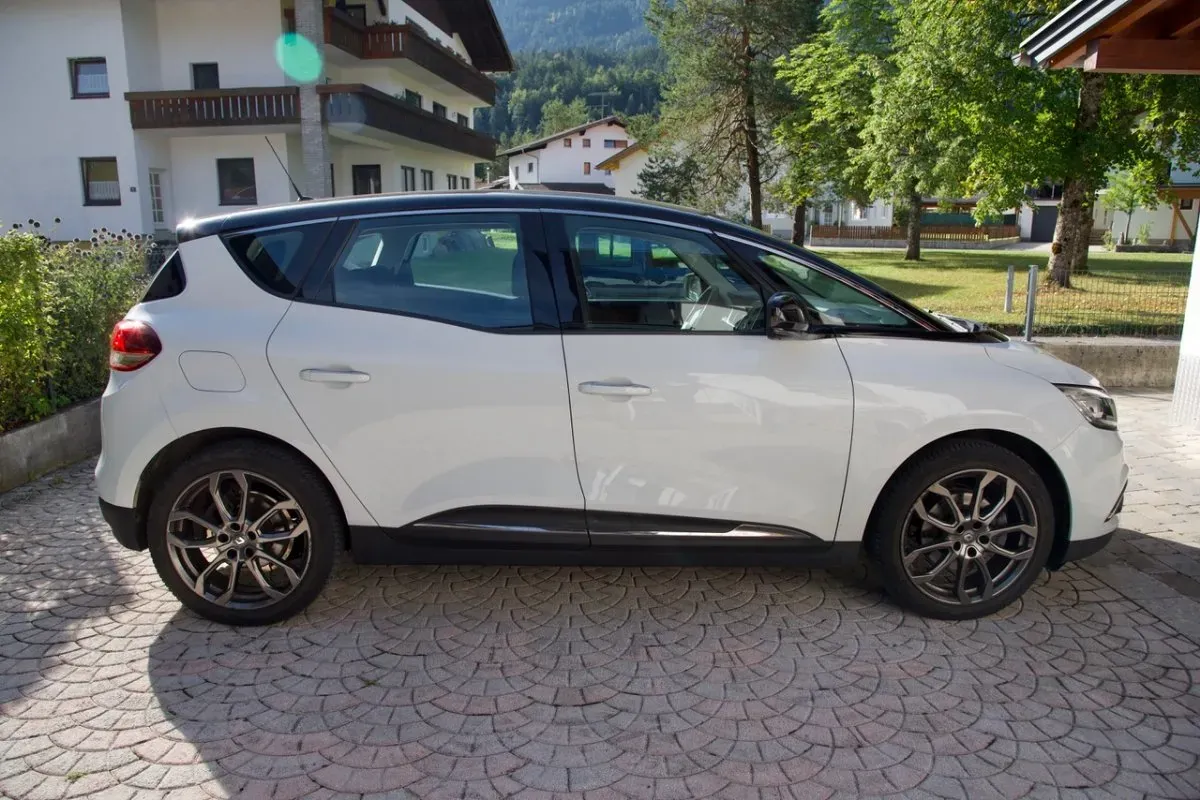 Renault Scénic 2018 photo 2