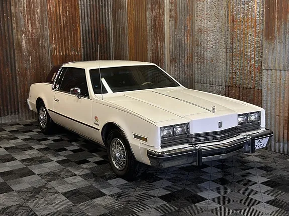 Oldsmobile Toronado 1985 photo 2