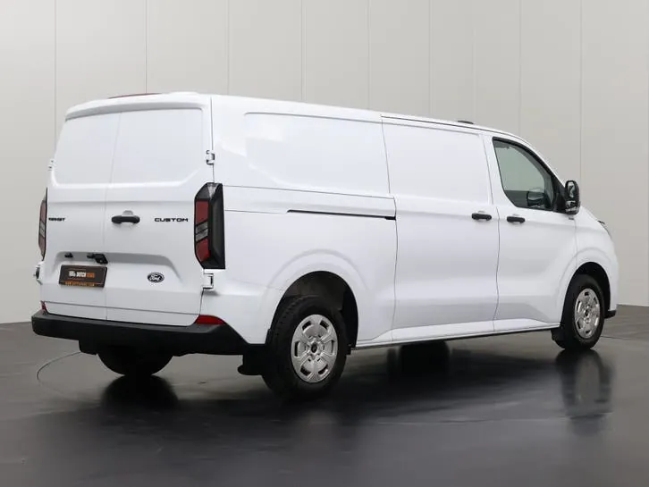 Ford Transit Custom 2024 photo 2