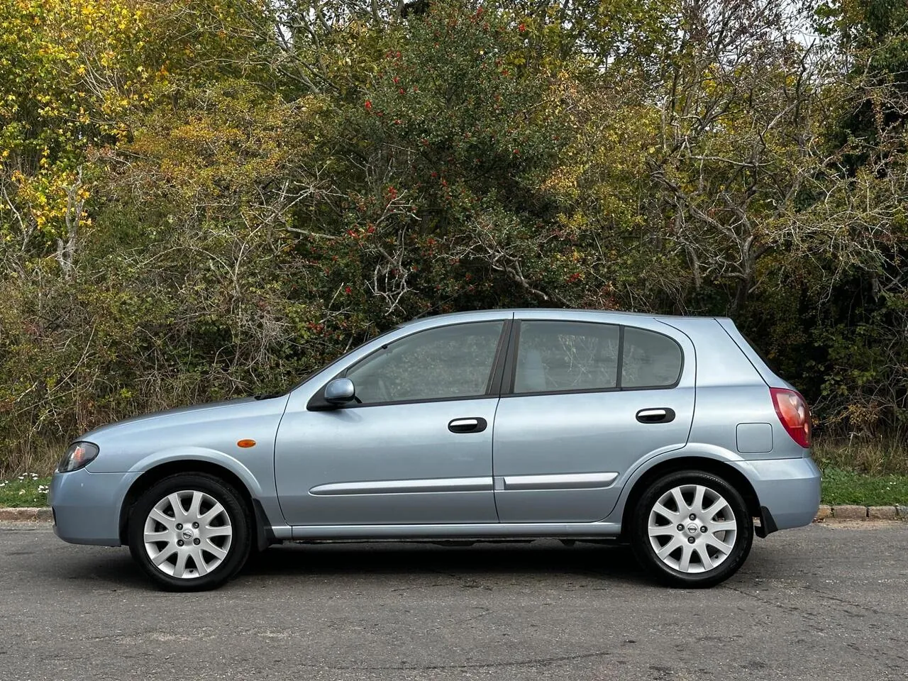 Nissan Almera 2004 photo 4