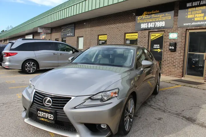 Lexus Is 300 2016 photo 4
