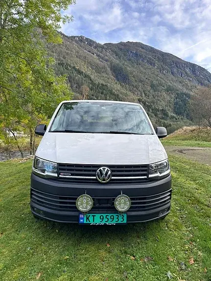 Volkswagen Transporter 2018 photo 2