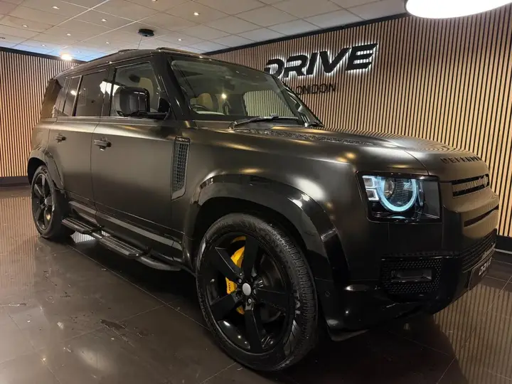 Land Rover Defender 110
