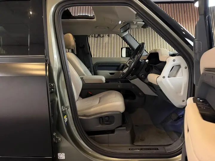 Land Rover Defender 110 2020 photo 2