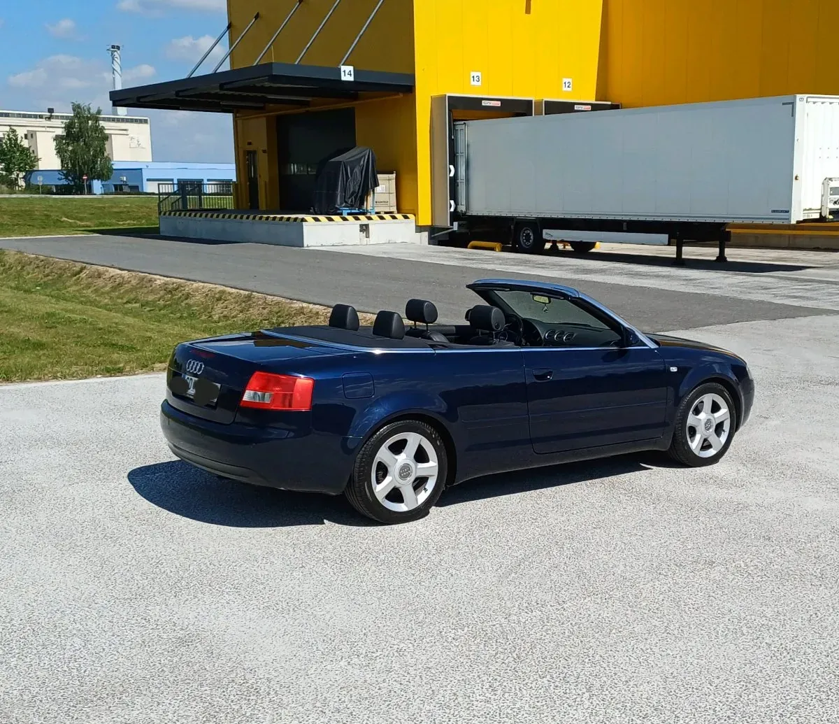 Audi A4 2004 photo 2