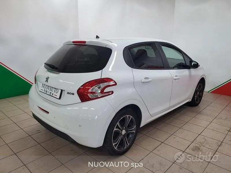 Peugeot 208 2014 photo 3
