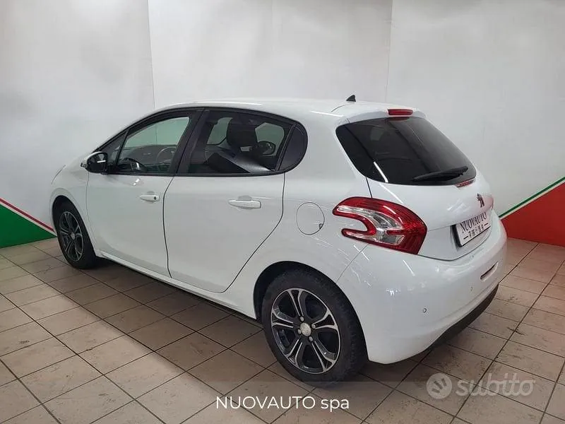 Peugeot 208 2014 photo 4