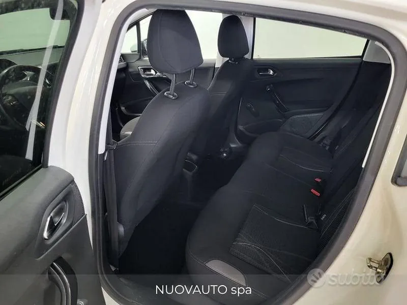 Peugeot 208 2014 photo 5