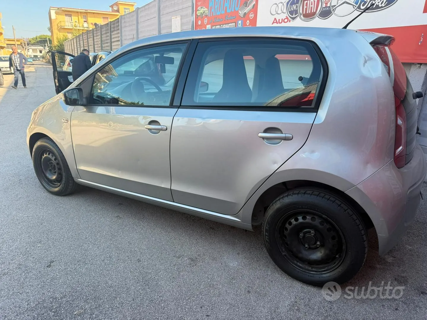 Volkswagen Up 2014 photo 4