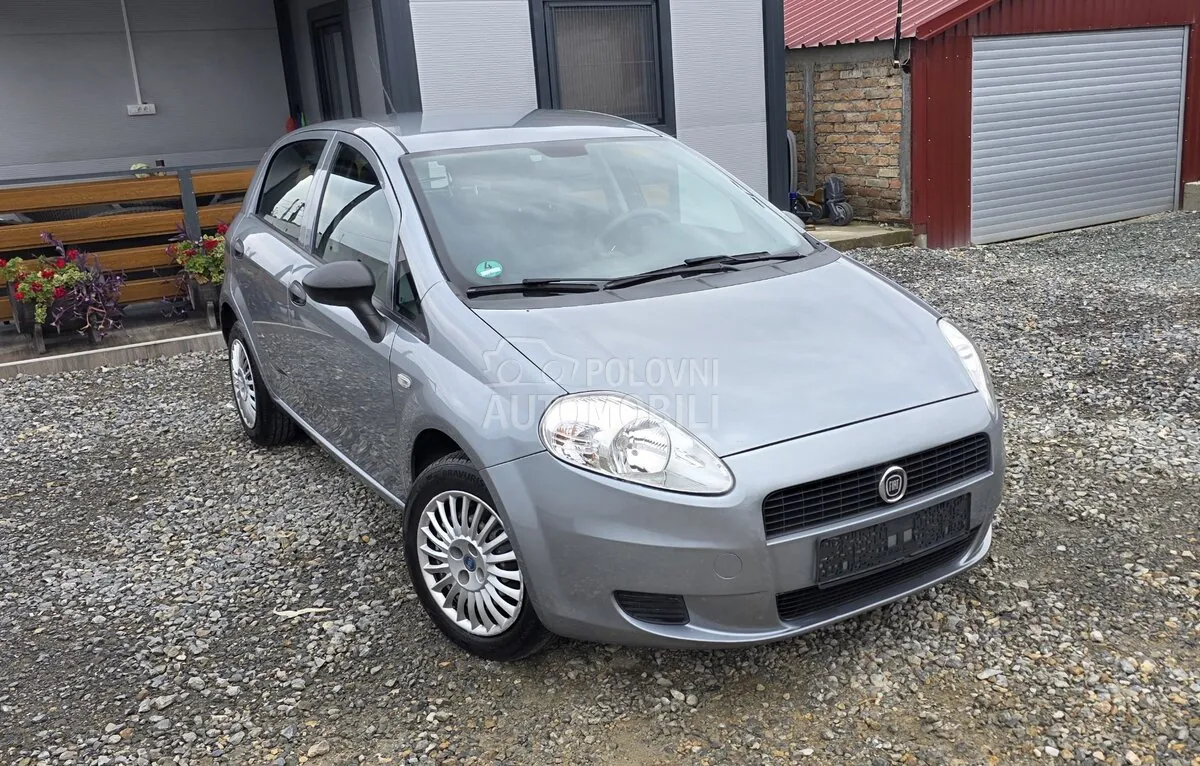 Fiat Grande Punto 2011 photo 2