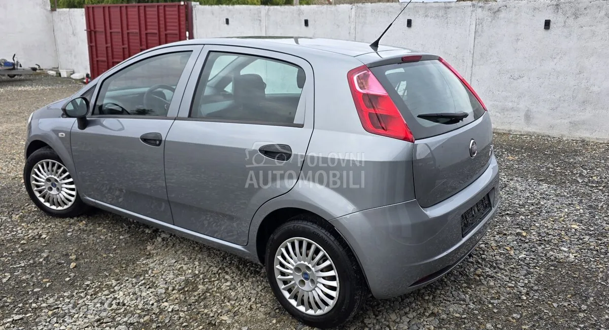 Fiat Grande Punto 2011 photo 3