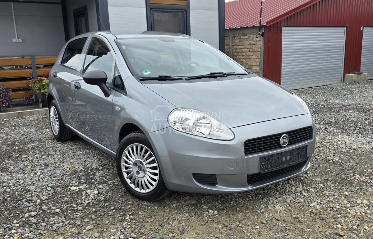 Fiat Grande Punto 2011 photo 5