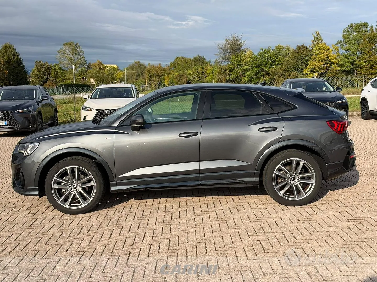 Audi Q3 2021 photo 2