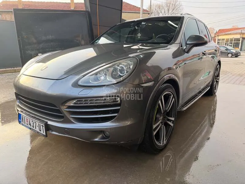 Porsche Cayenne 2012 photo 2