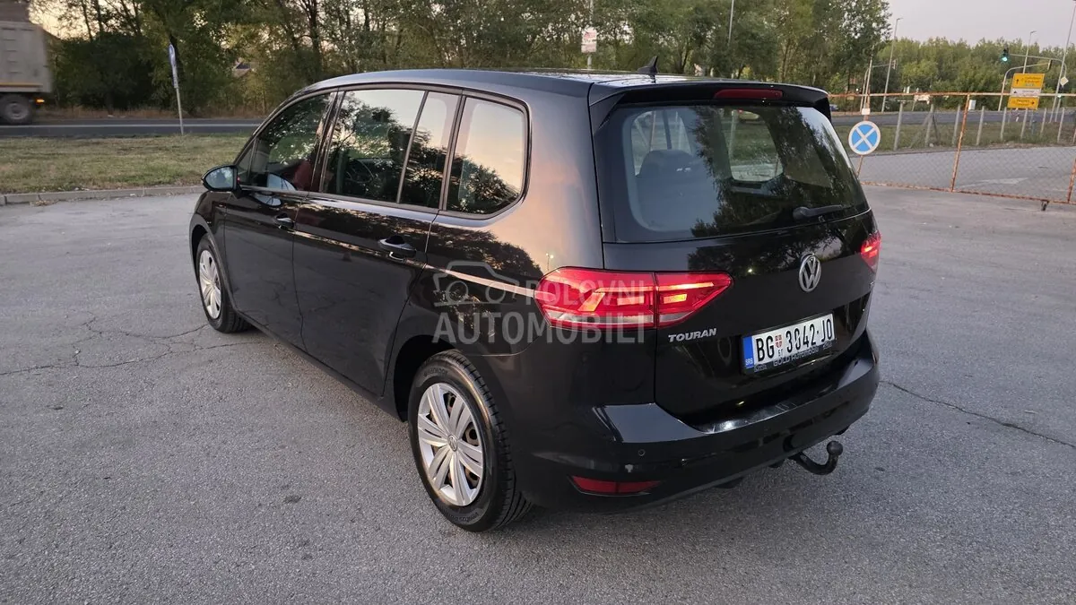 Volkswagen Touran 2017 photo 2
