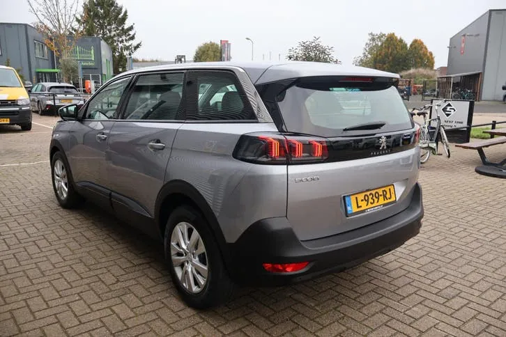Peugeot 5008 2021 photo 3